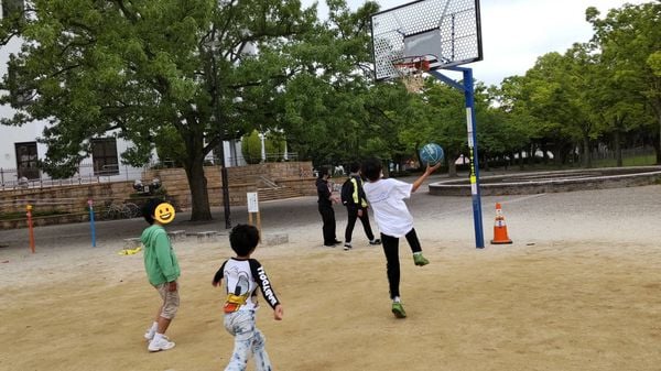 �������i