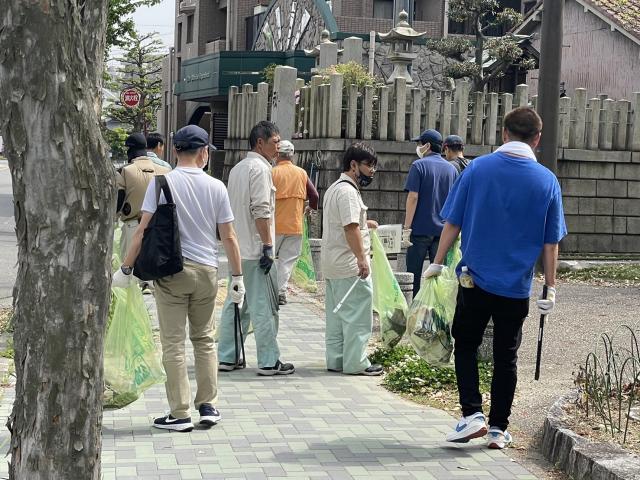 �������i