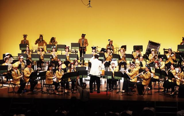 �������i